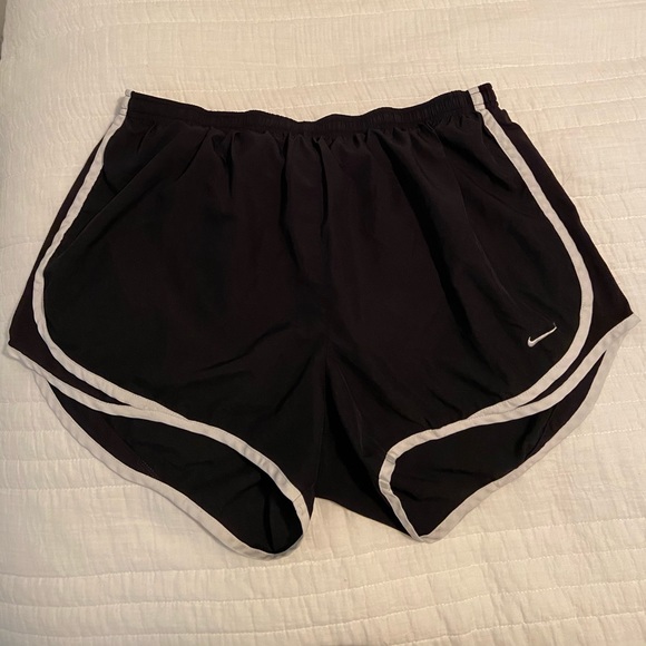 Nike running shorts - Picture 1 of 1